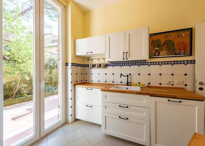 Joivy Charming With Garden In Castelletto * ג'נובה