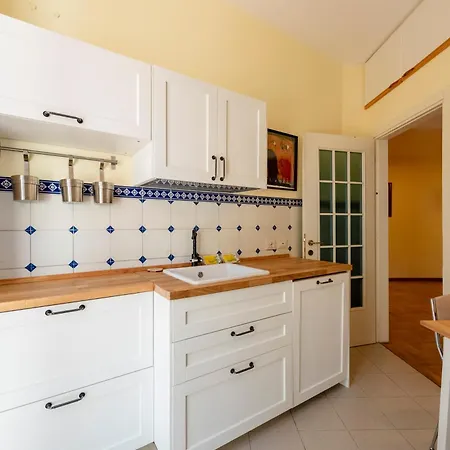 Apartment Joivy Charming With Garden In Castelletto *